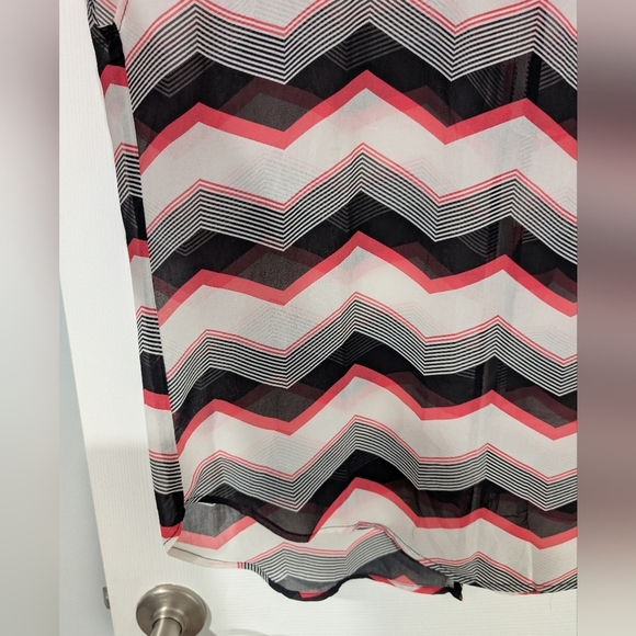 Torrid Pink, Black & White Chevron Patterned Sheer Top in Size 1 (14/16) - Picture 4 of 10